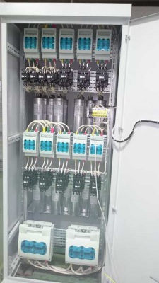 Конденсаторная установка серии УКРМ-0,4, в напольном шкафу серии ВРУ-1