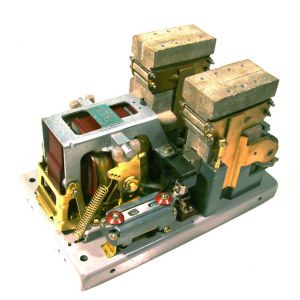 Контактор КМ2244.