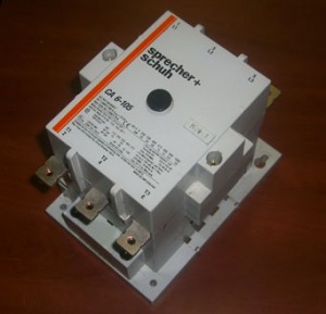 Контактор CA6-105.