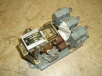 Контактор КМ2311-8