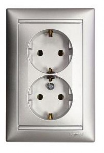 Электроустановочные изделия Legrand серии Valena