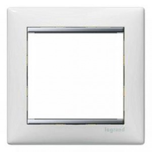 Электроустановочные изделия Legrand серии Valena