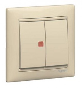 Электроустановочные изделия Legrand серии Valena