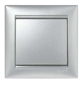 Электроустановочные изделия Legrand серии Valena