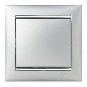 Электроустановочные изделия Legrand серии Valena