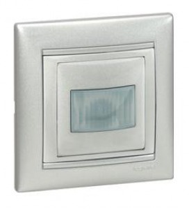Электроустановочные изделия Legrand серии Valena