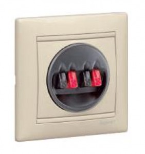 Электроустановочные изделия Legrand серии Valena