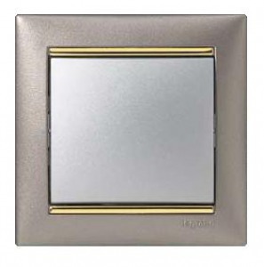Электроустановочные изделия Legrand серии Valena
