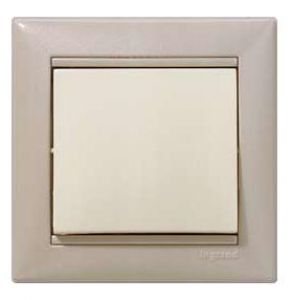 Электроустановочные изделия Legrand серии Valena