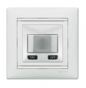 Электроустановочные изделия Legrand серии Valena