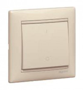 Электроустановочные изделия Legrand серии Valena