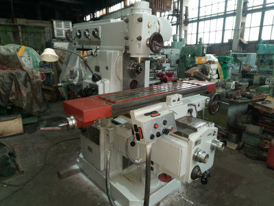 Станок фрезерный широкоуниверсальный 6Т82Ш